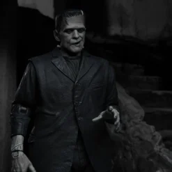 NECA - Universal Monsters - Ultimate Frankenstein's Monster (B&W) 7