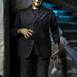 NECA - Universal Monsters - Ultimate Frankenstein's Monster (Color) 7