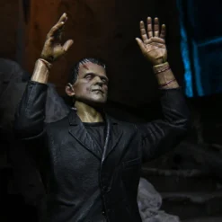 NECA - Universal Monsters - Ultimate Frankenstein's Monster (Color) 7