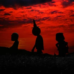 NECA - Toony Terrors Trick Or Treaters 3 Pack (Halloween 3) 6" Action Figures (Pre-Order Ships August) 19 NECA - Toony Terrors Trick Or Treaters 3 Pack (Halloween 3) 6