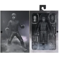 NECA - Universal Monsters - Ultimate Wolf Man (B&W) 7