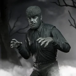 NECA - Universal Monsters - Ultimate Wolf Man (B&W) 7