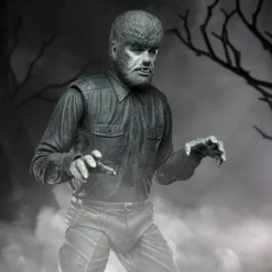 NECA - Universal Monsters - Ultimate Wolf Man (B&W) 7